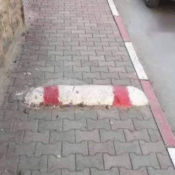 Potret Lucu Yang Ada Di Pinggir Jalan ini Bikin Kita Cengar – Cengir Melihatnya